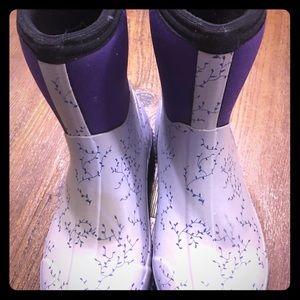 Muck boot rain boots. Lavender and floral print.
